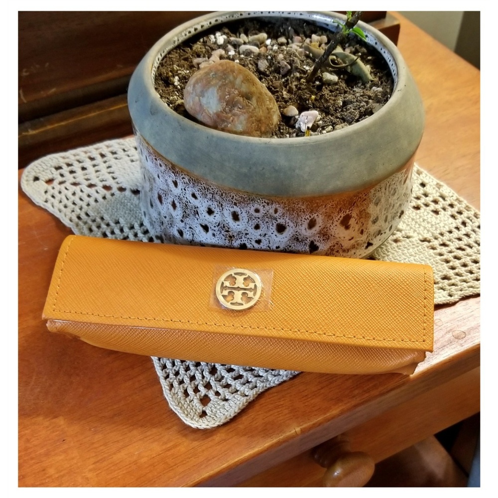 AUTH. TORY BURCH EYEGLASS CASE- NEW UNUSED